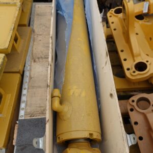 Siłownik ramienia do koparko-ładowarek Caterpillar serii D, m.in.: 424D, 428D, 432D i 442D