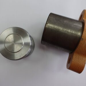 Siłownik hydrauliczny przesuwu tłoczysko 76,2mm Case 580ST, 590SR i 695ST